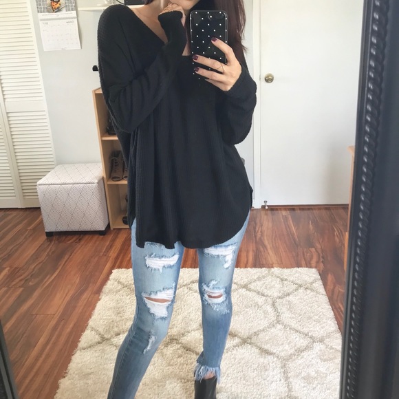 LAST 1 • Maren Oversized Waffle V Neck - Black - Picture 7 of 7