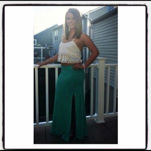 Super cute white crop top!