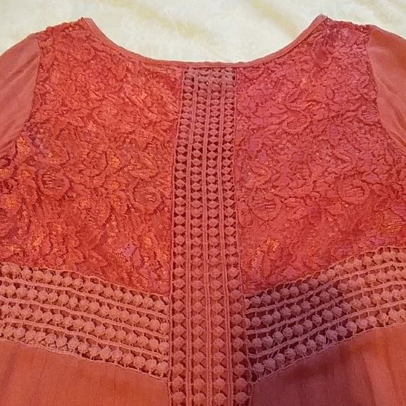 Boutique crochet and lace top - Picture 3 of 3