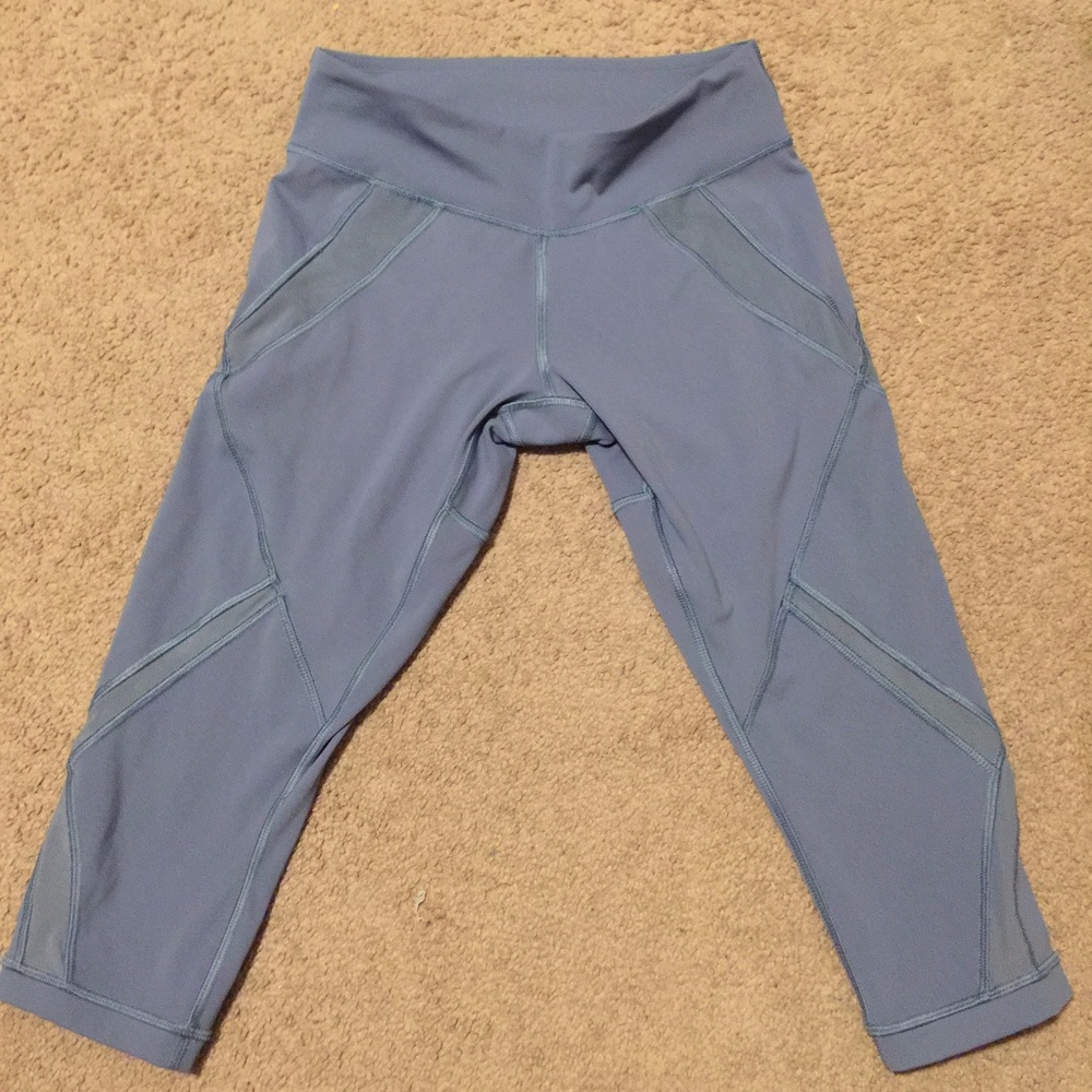 Lululemon below the knee leggings