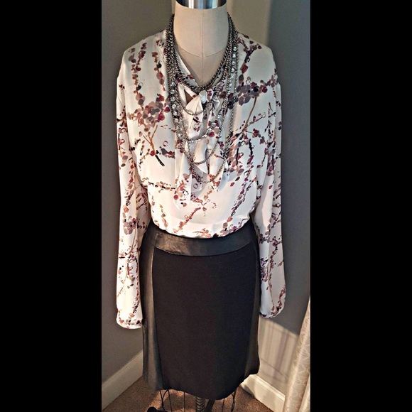 Cream and Multicolor Patterned Blouse w/Neck Tie. - Picture 1 of 5