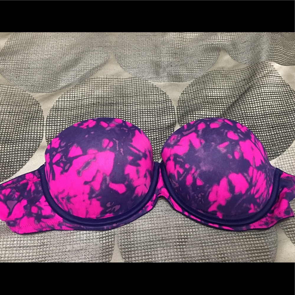 🎉🤩CLOSET SALE@4 for $20!!🎉🎉VS STRAPLESS BRA