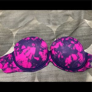 🎉🤩CLOSET SALE@4 for $20!!🎉🎉VS STRAPLESS BRA
