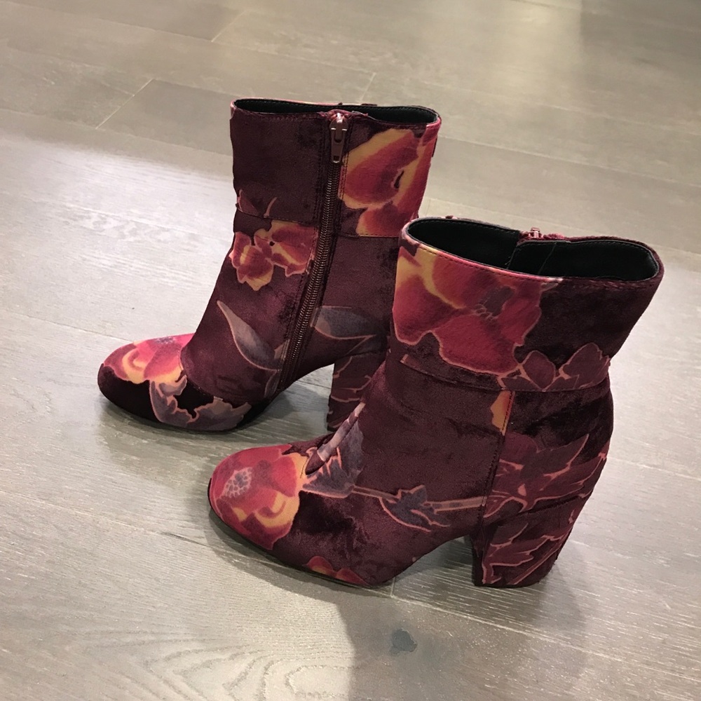 Lightly Worn Steve Madden Multi Color Bootie Sz7 - image 6