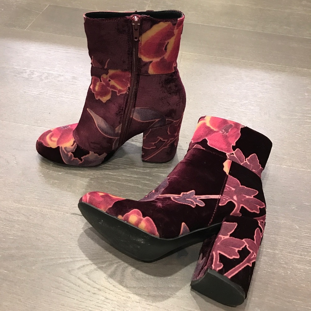 Lightly Worn Steve Madden Multi Color Bootie Sz7 - image 7