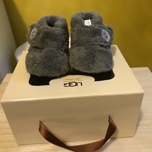 Infant Ugh booties Gray