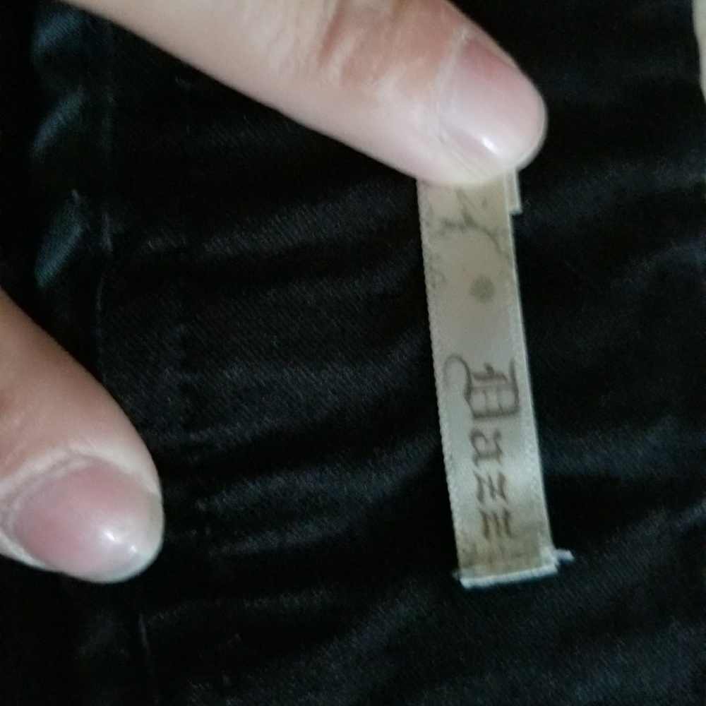 Shorts - Picture 3 of 8