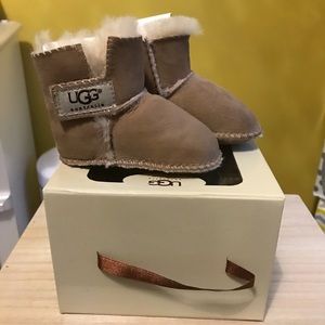Infant Uggs in color Sand