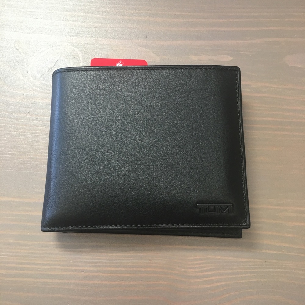 Men's Leather Tumi Wallet