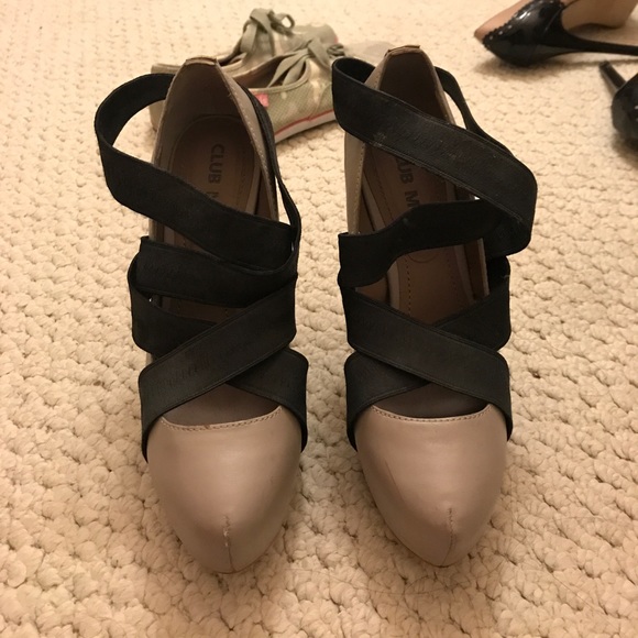 Black strap nude pumps - Picture 3 of 3