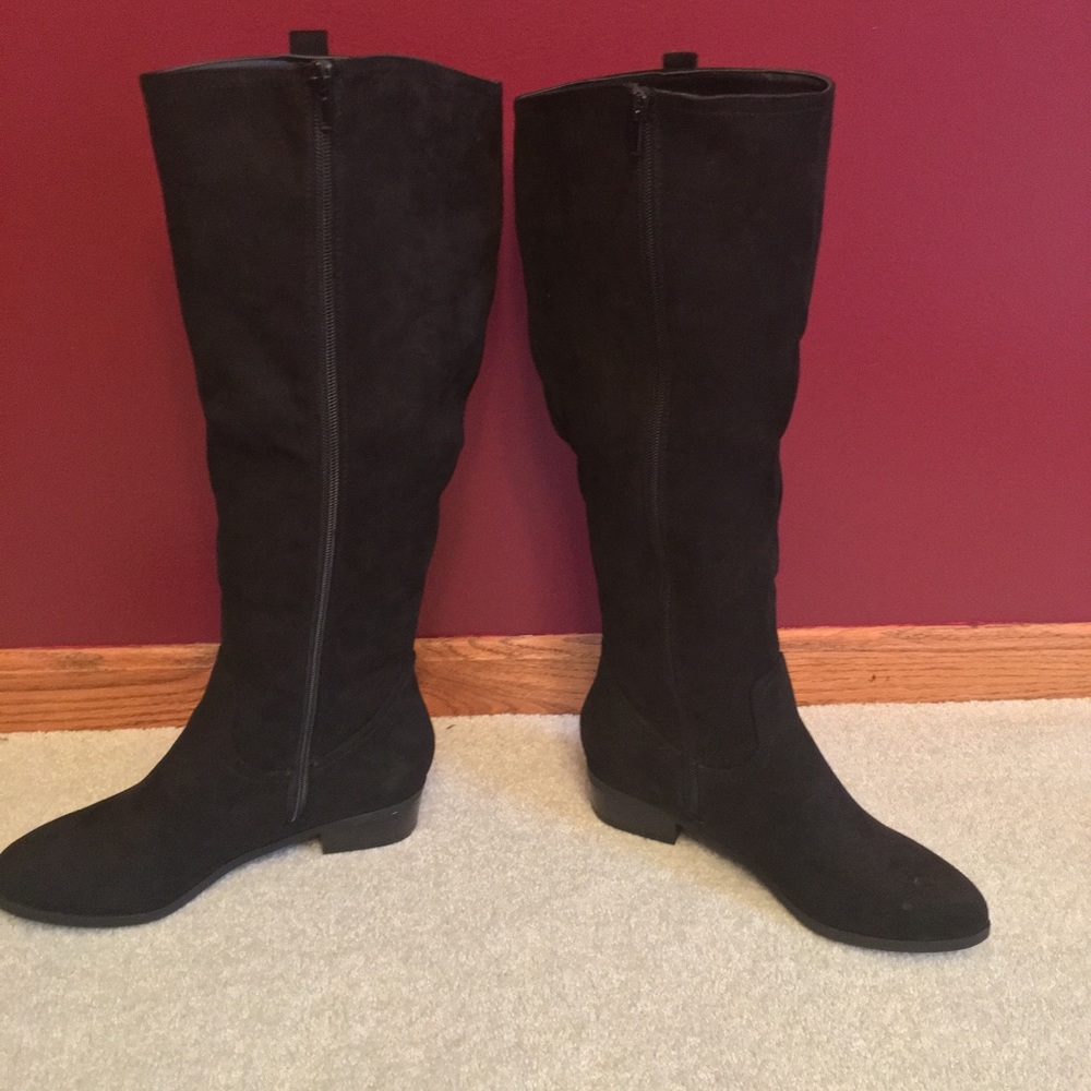 NWOT Black Suede Boots