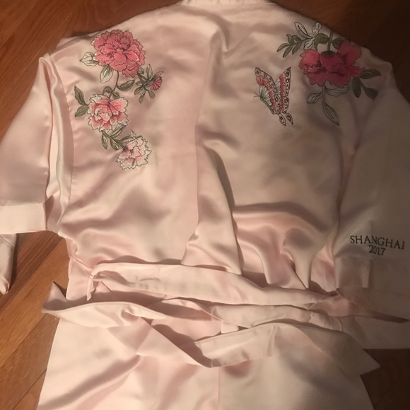 Victoria Secret Shanghai 2017 Fashion show Robe - Picture 1 of 8