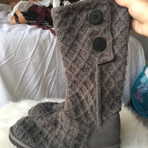 Grey knit Ugg boots