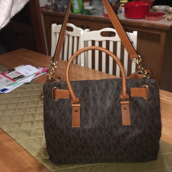BARELY WORN AUTHENTIC MICHAEL KORS BAG. - Picture 3 of 3