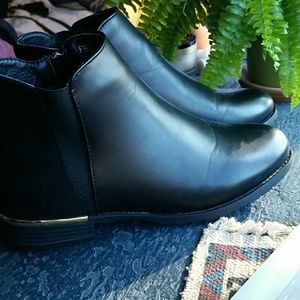 NWOT Chelsea boots
