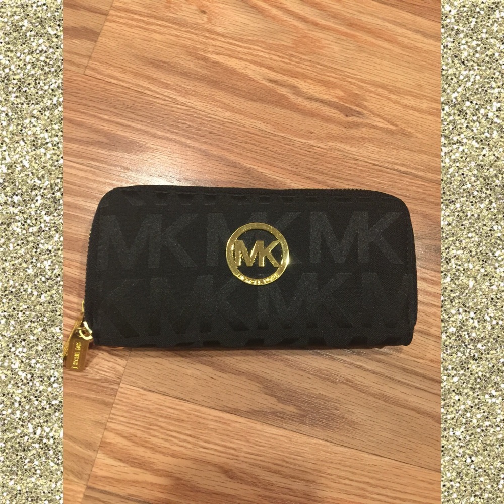 Black Michael kors wallet