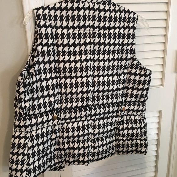 Houndstooth puffer vest SZ M petite - Picture 3 of 3