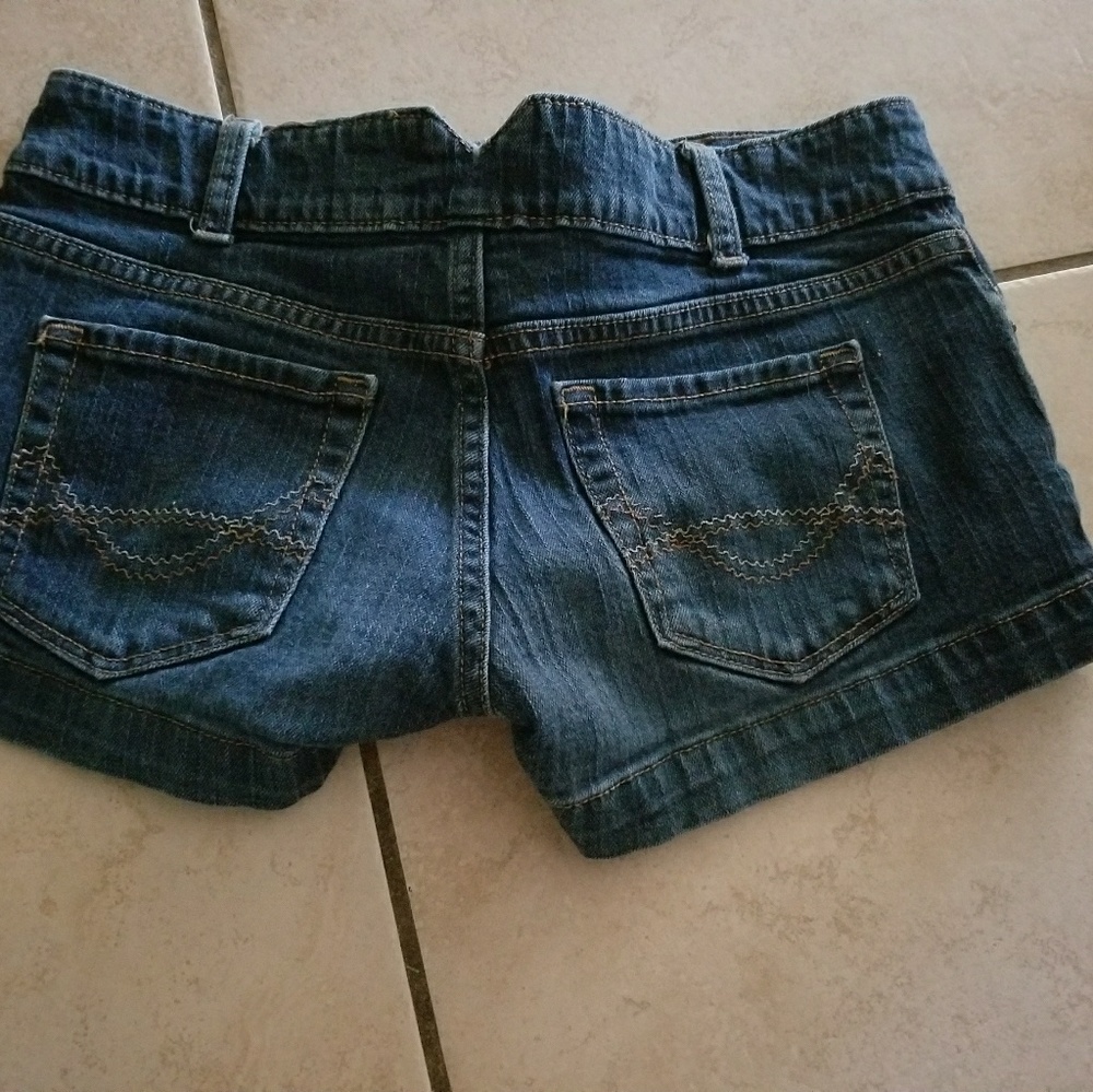 Shorts - Picture 2 of 3
