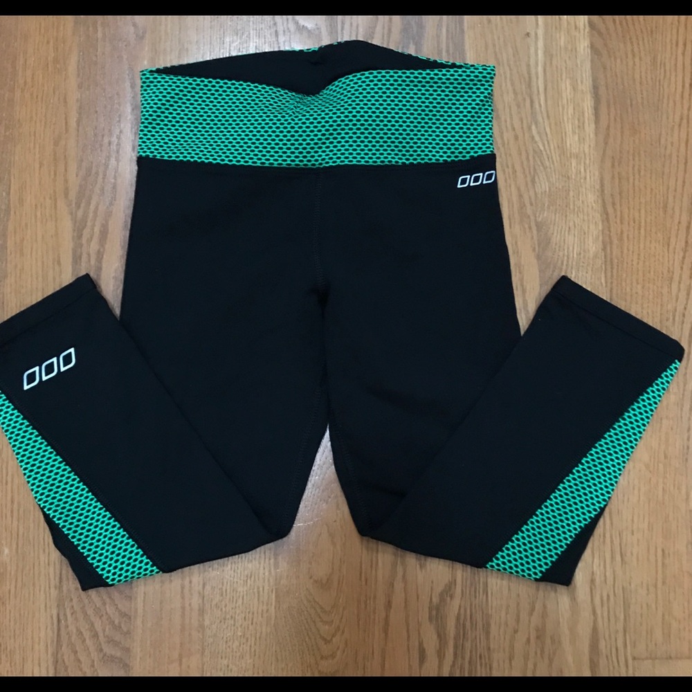 Lorna Jane Core 3/4 tight with mesh details