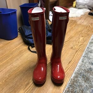 Red Hunter glossy rain boots US6