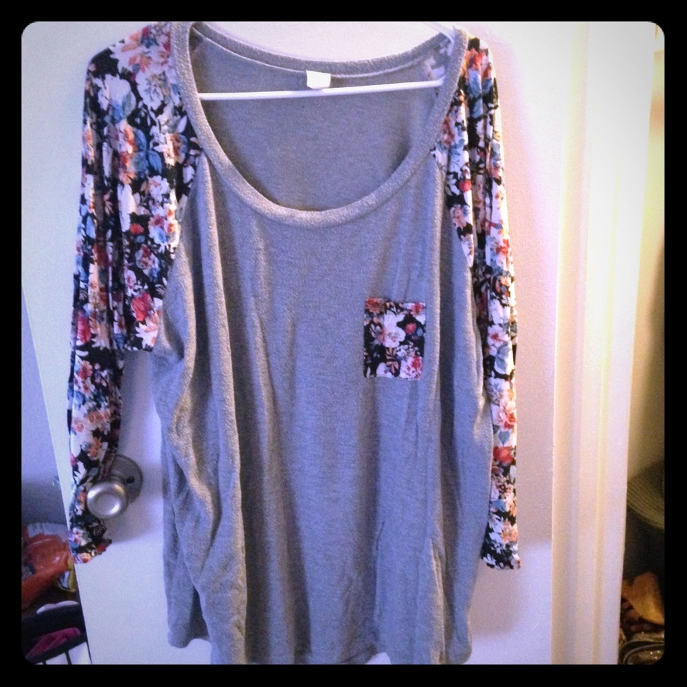 Floral and gray fuzzy soft 3/4 sleeve long shirt