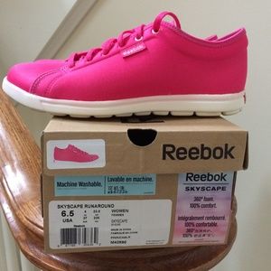 Reebok Women's Skyscape Runaround Walking Sneakers