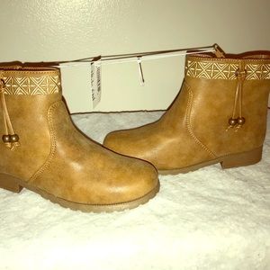 Toddler tan boots