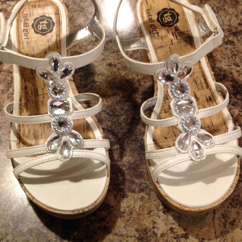 White wedge sandals size 3