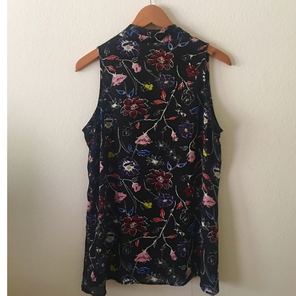 Black Floral shell - Picture 2 of 2