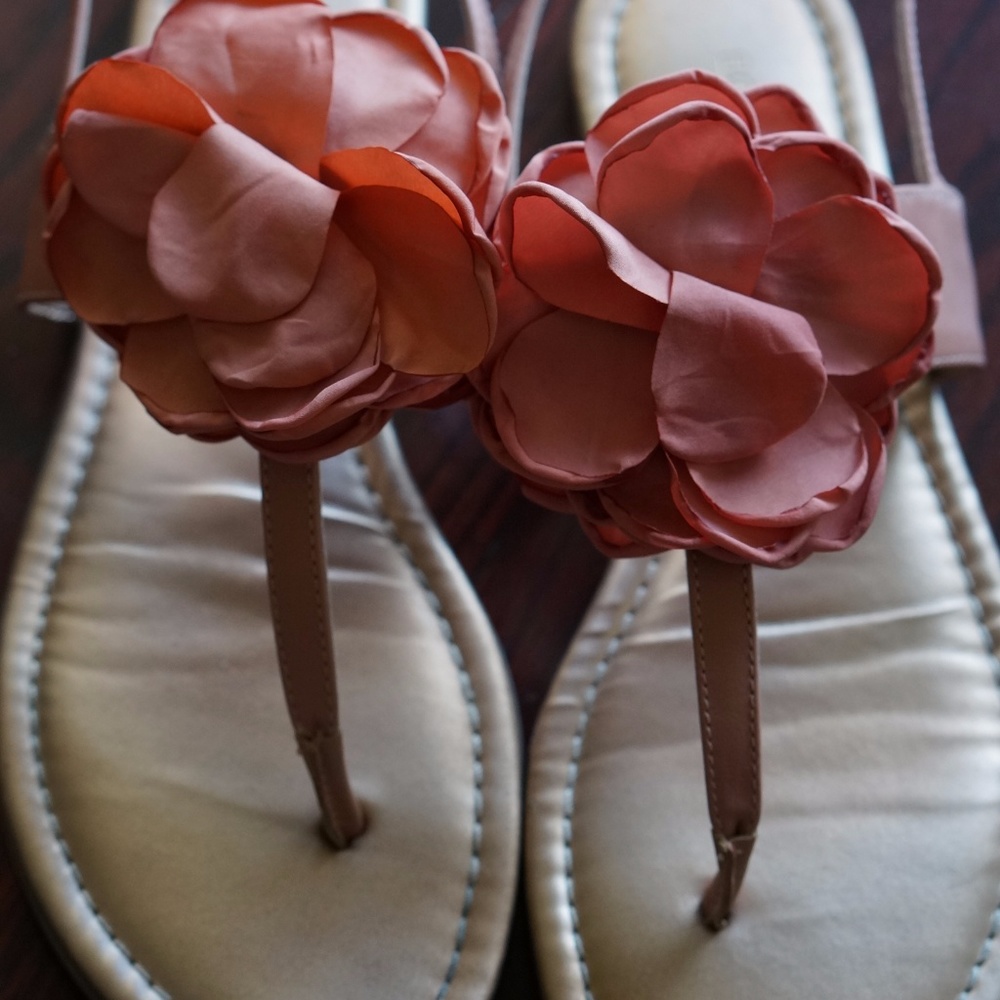 BCBGeneration Floral sandals