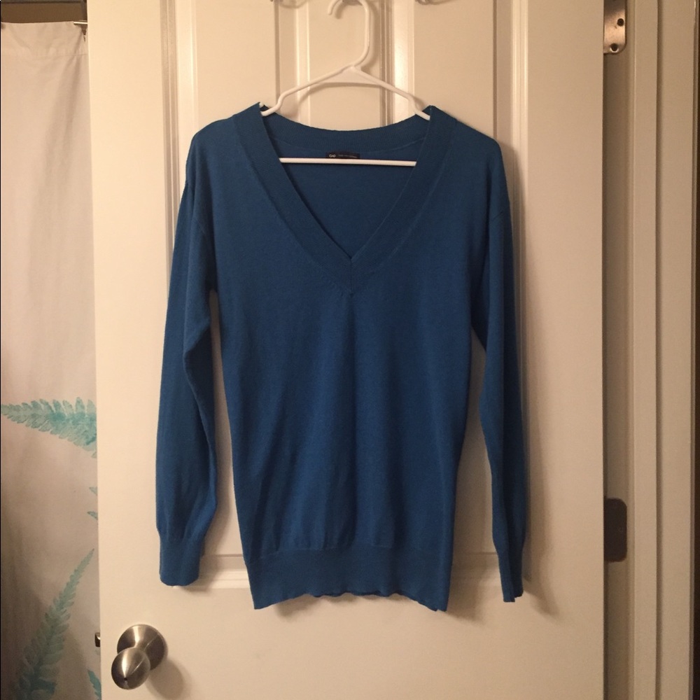 Blue GAP sweater