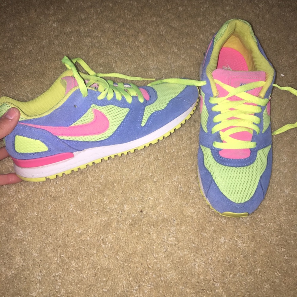 Retro Nike Sneakers!