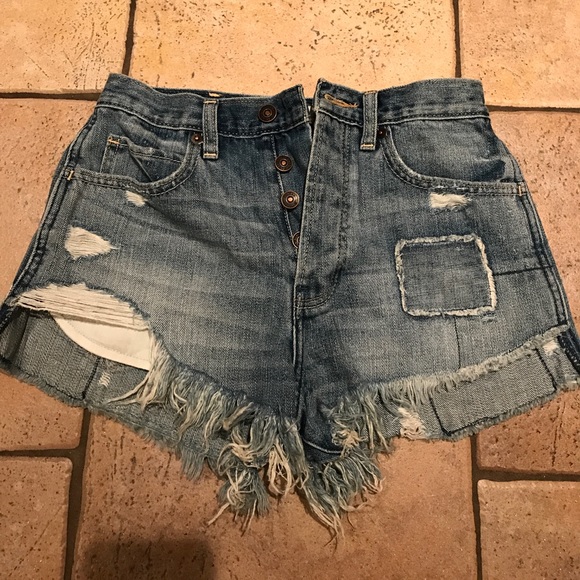 Abercrombie distressed high waisted denim shorts - Picture 1 of 3