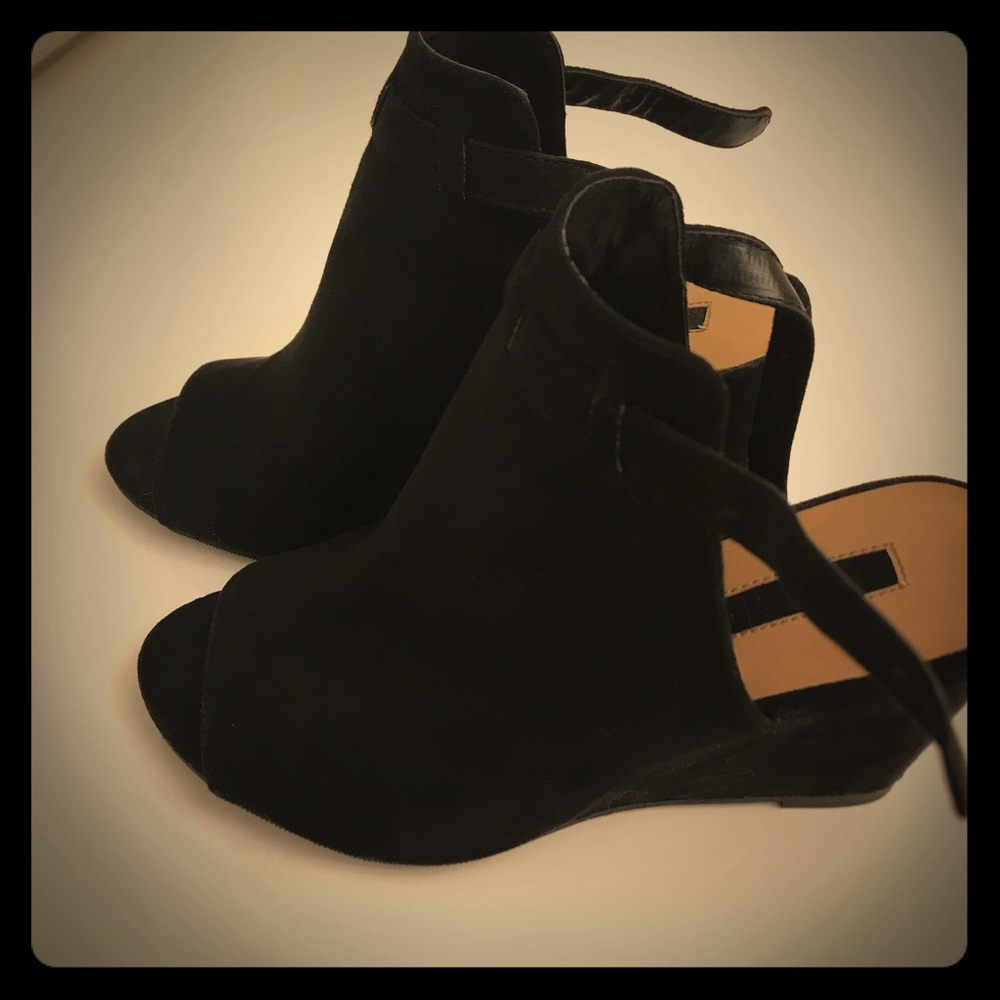 Forever 21 NWOT open toe wedges.