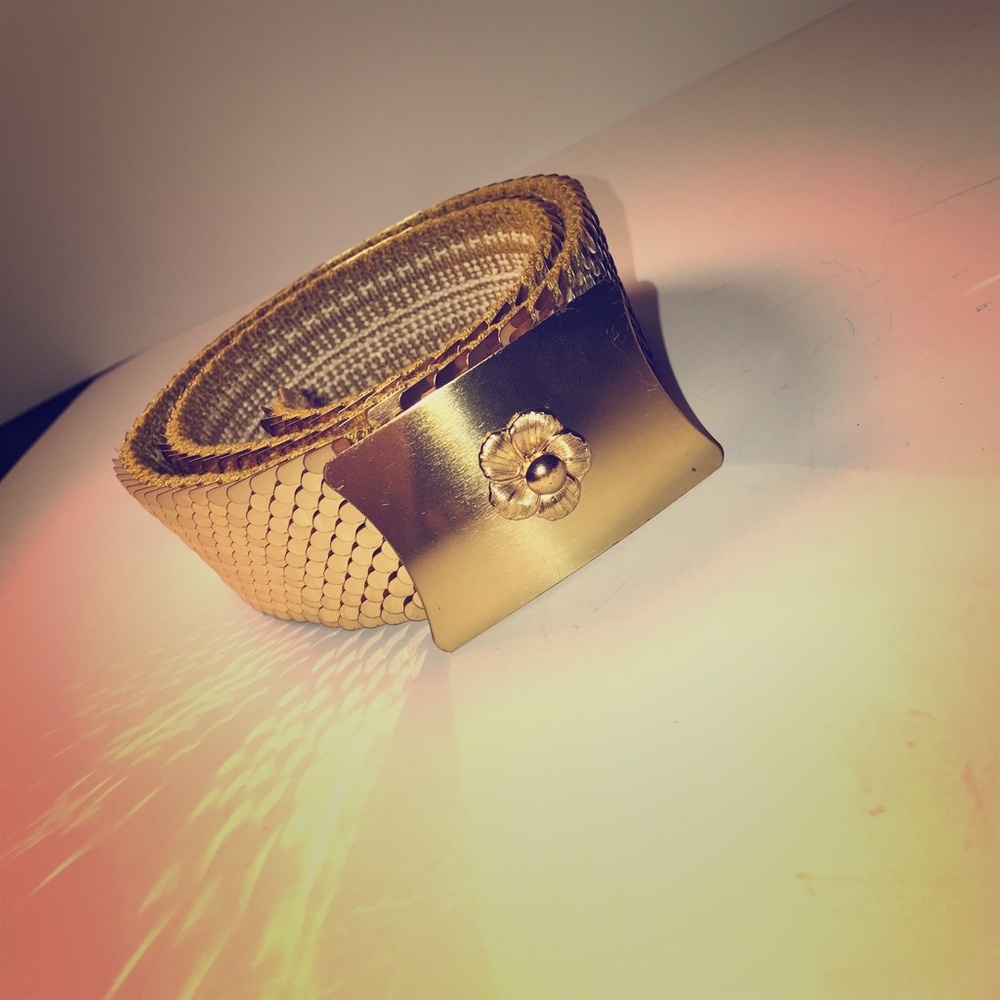 Vintage gold tone elastic belt