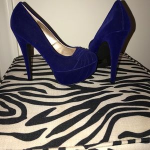 BLUE HEELS