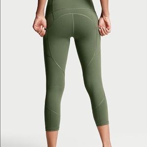 Victoria’s Secret - Knockout Pocket Capri - Olive