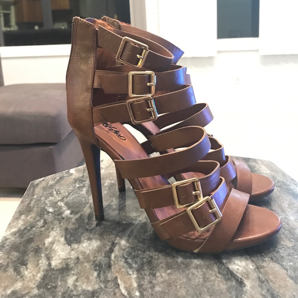 Brown faux leather buckled sandals