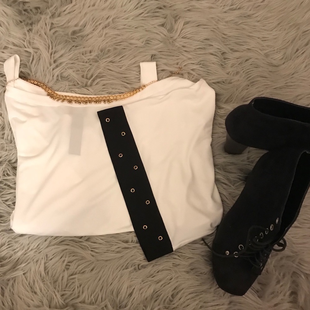 NWOT Chico’s Travelers White Cold-Shoulder Blouse