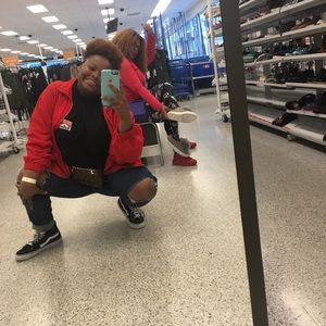 Meet your Posher, Nikora