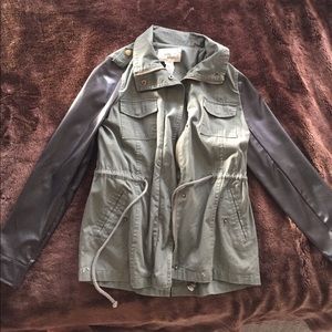 DRAWSTRING JACKET WITH CONTRAST SLEEVES💫