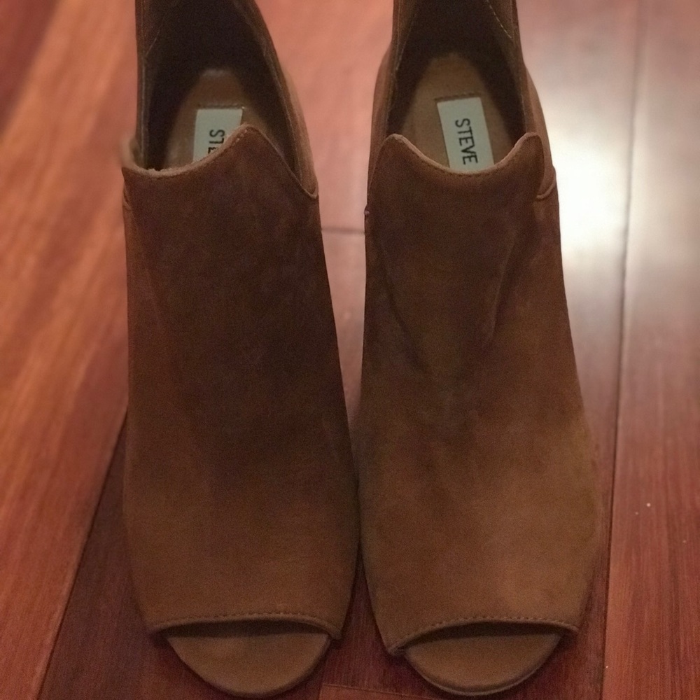 Pep toe Steve Madden booties