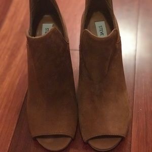 Pep toe Steve Madden booties