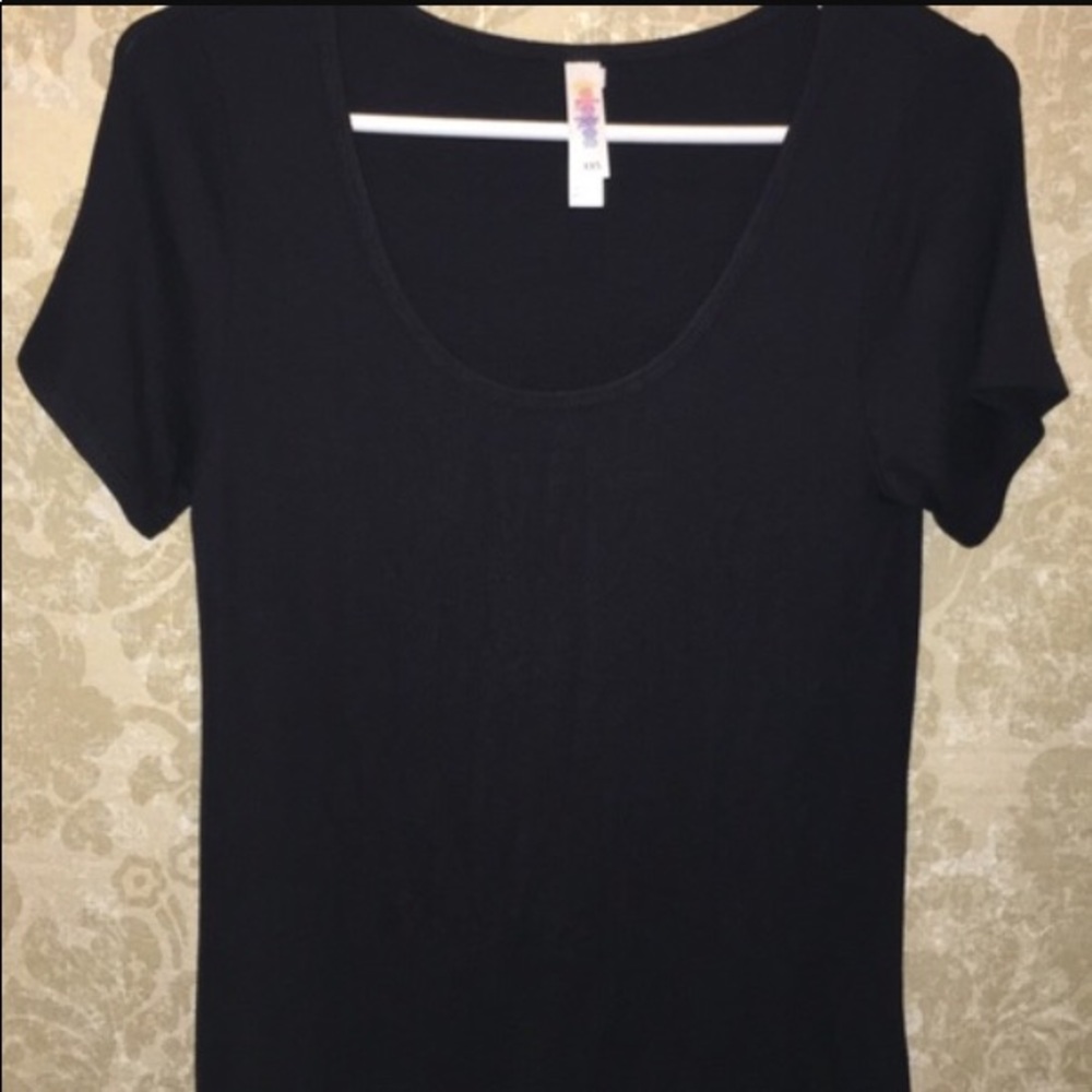 ❌SOLD❌ LuLaRoe Solid Black xs Classic tee