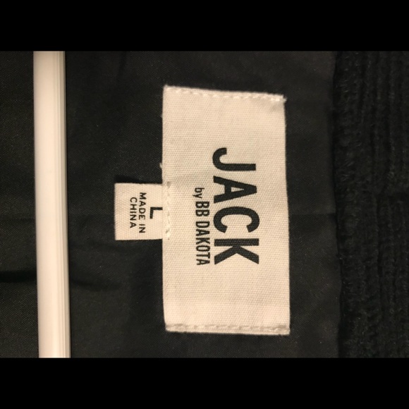 PRICE DROP —-Back jacket - Picture 3 of 3