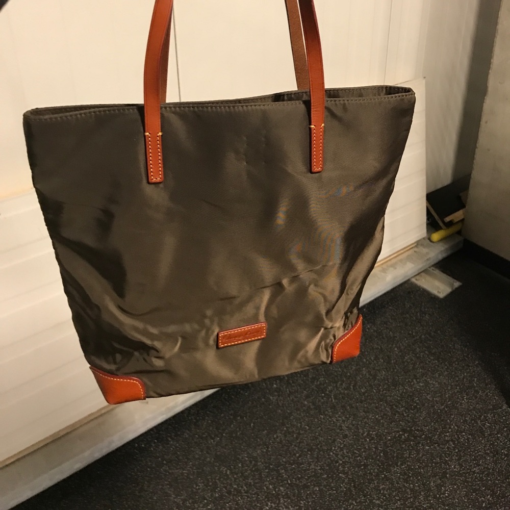 Great everyday handbag/laptop bag!