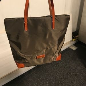Great everyday handbag/laptop bag!