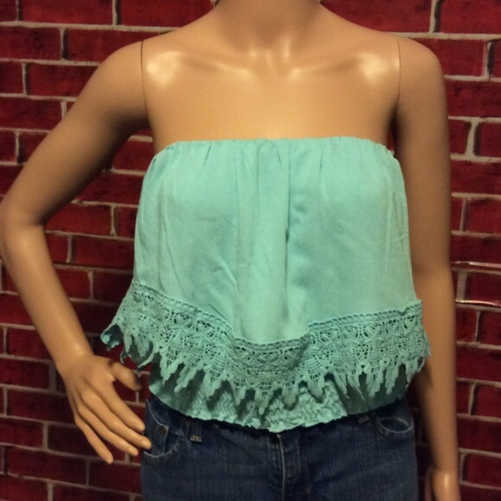 ⭐️Discount Shipping⭐️ HP Beautiful Crochet Top 🌻