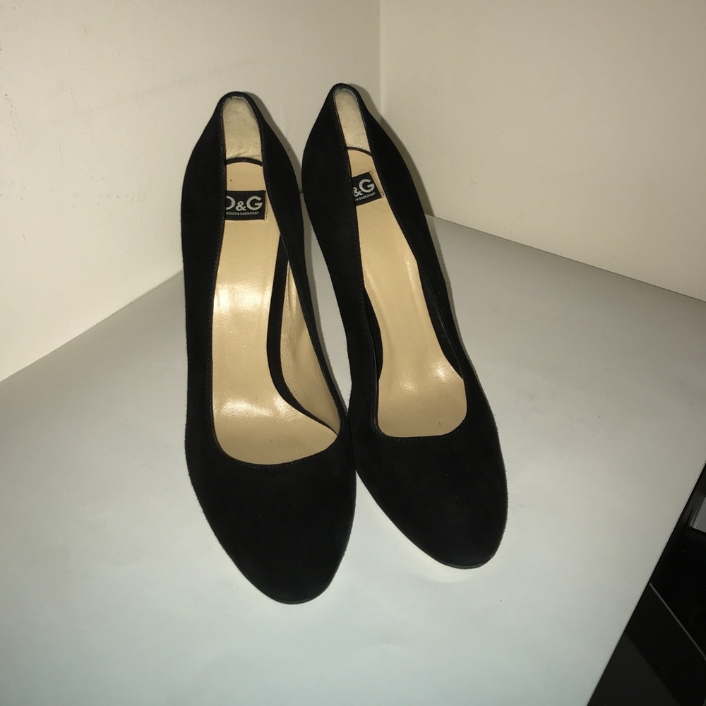 D&G Almond Toe Black Suede Pumps sz 40