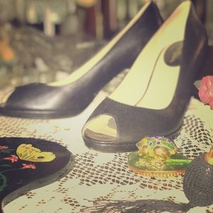 Cole Haan Black Pumpwith Nike Aire Techology.